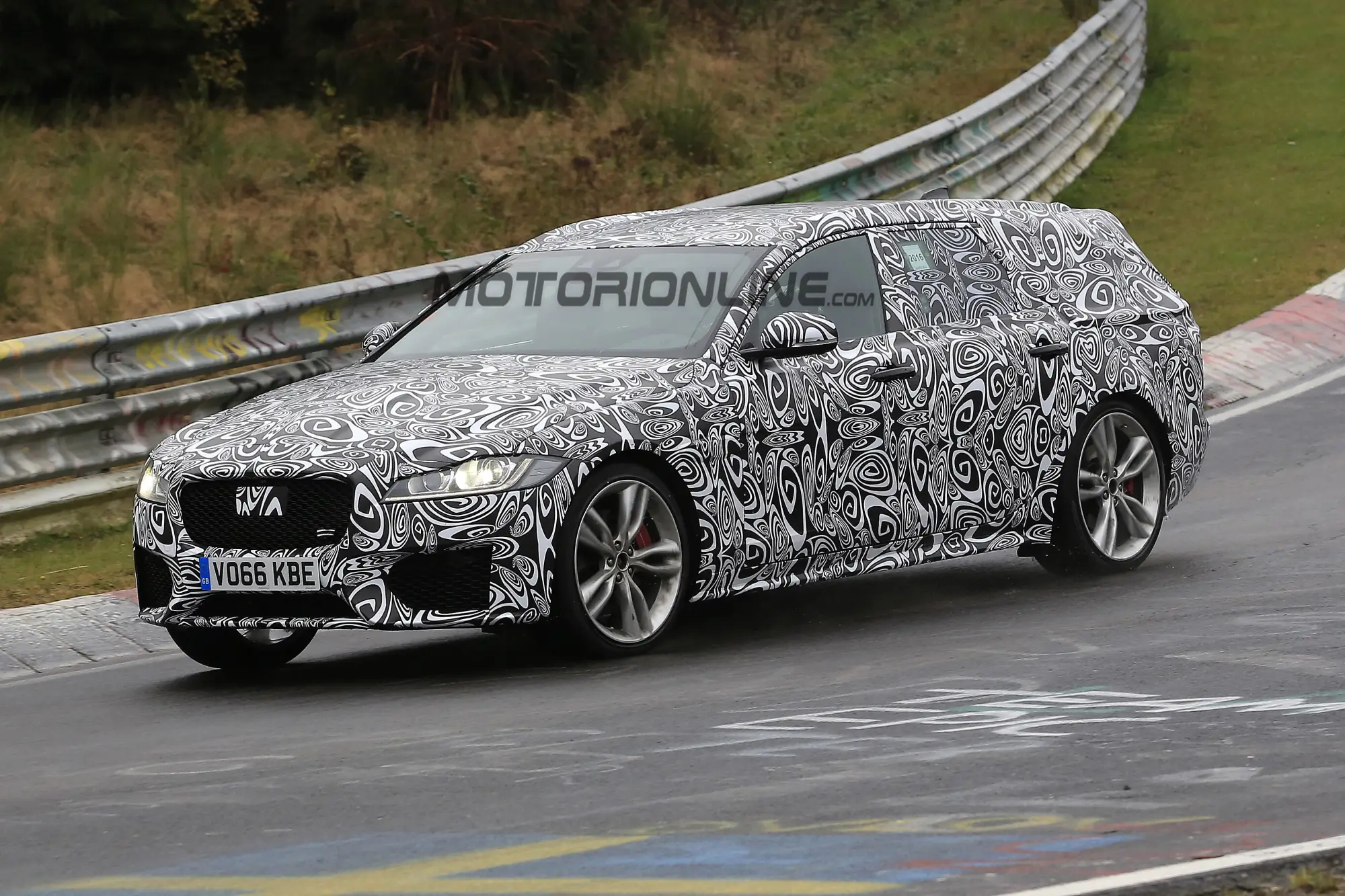 Jaguar XF Sportbrake - Foto spia 07-11-2016 - 12