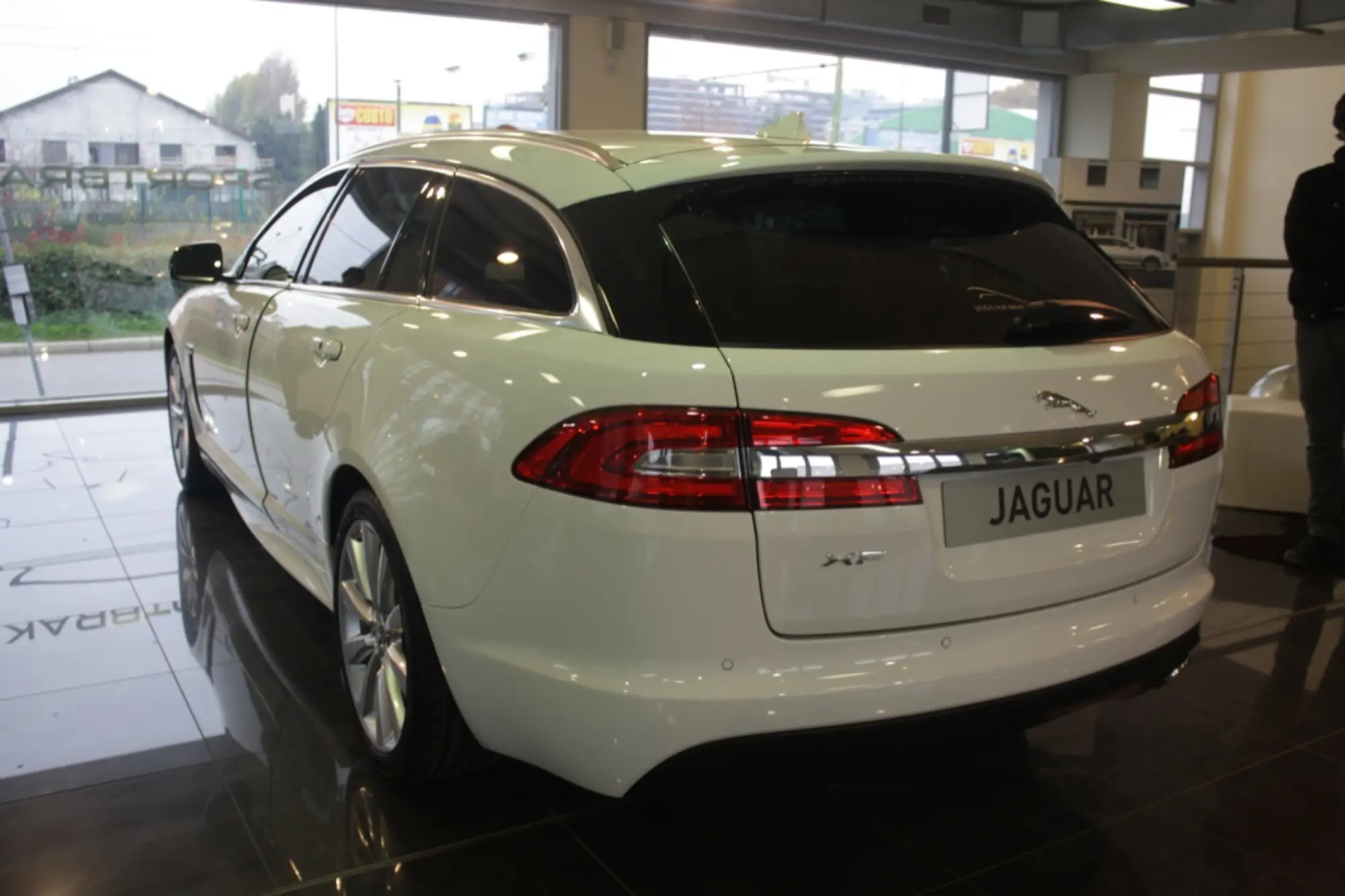 Jaguar XF Sportbrake - Primo contatto - 4