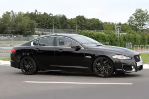 Jaguar XFR-S - Foto spia 19-08-2011