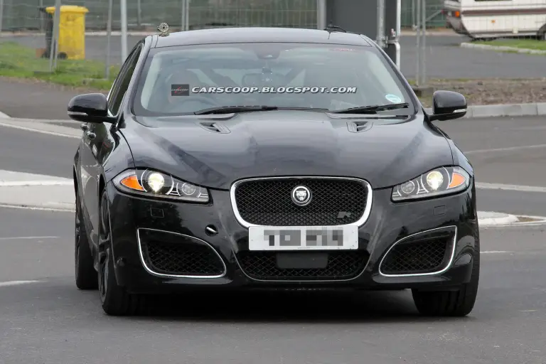 Jaguar XFR-S - Foto spia 19-08-2011 - 3