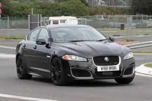 Jaguar XFR-S - Foto spia 19-08-2011