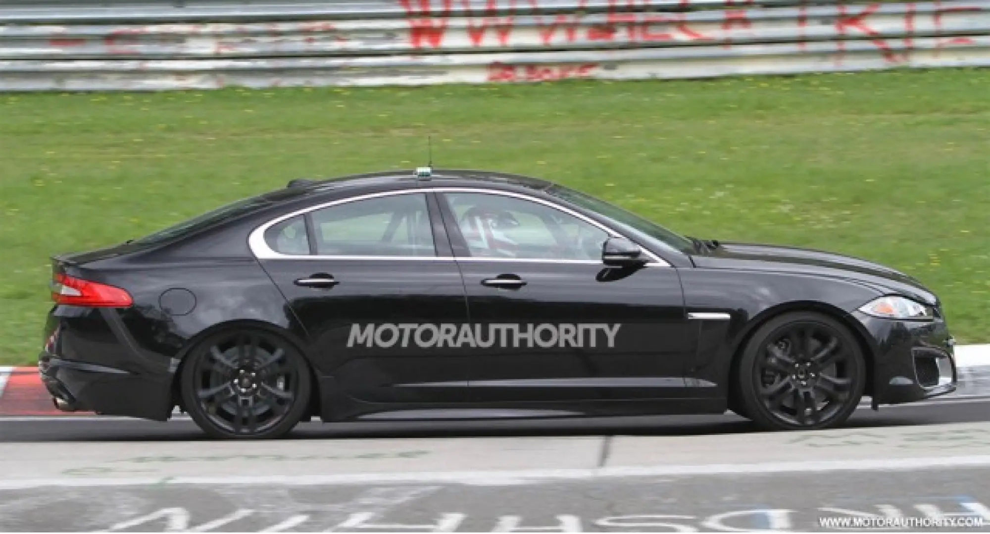 Jaguar XFR-S - Foto spia 23-08-2011 - 4