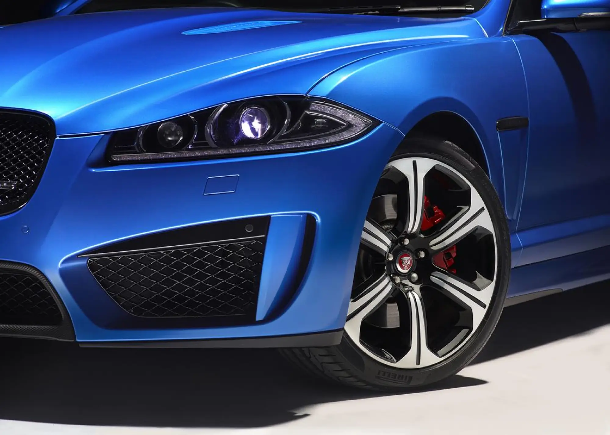 Jaguar XFR-S Sportbrake e XF R-Sport - 28