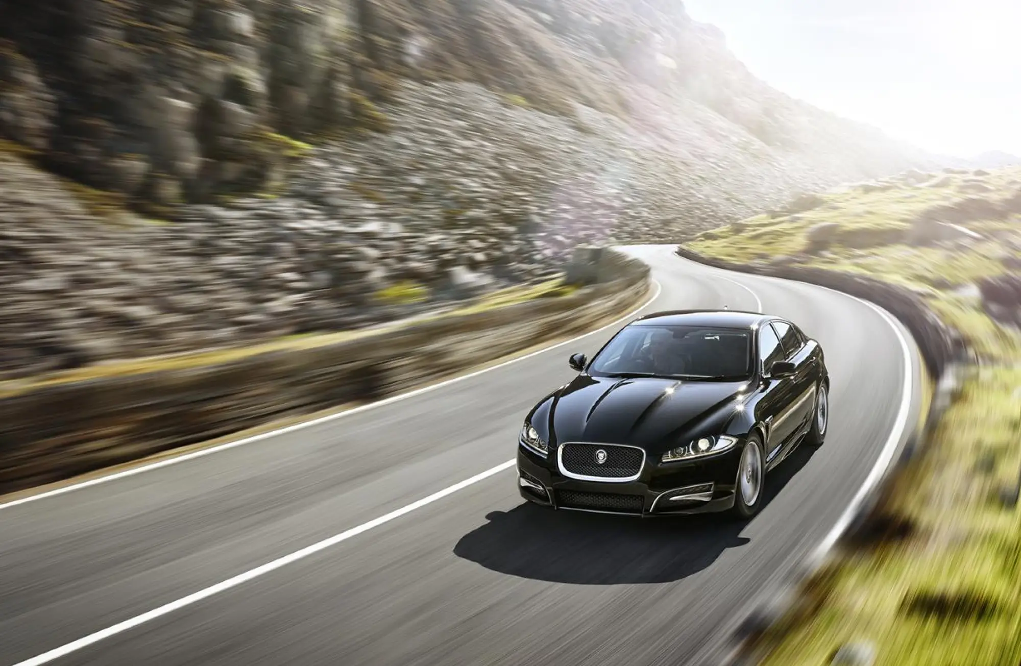Jaguar XFR-S Sportbrake e XF R-Sport - 29