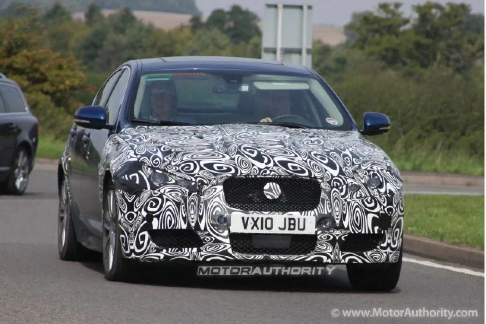 Jaguar XFR - Spy shots 23-09-2010 - 1