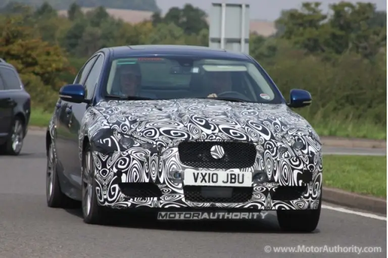 Jaguar XFR - Spy shots 23-09-2010 - 1