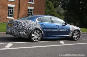 Jaguar XFR - Spy shots 23-09-2010 - 3