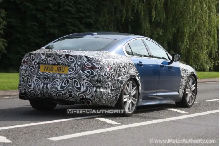 Jaguar XFR - Spy shots 23-09-2010 - 5