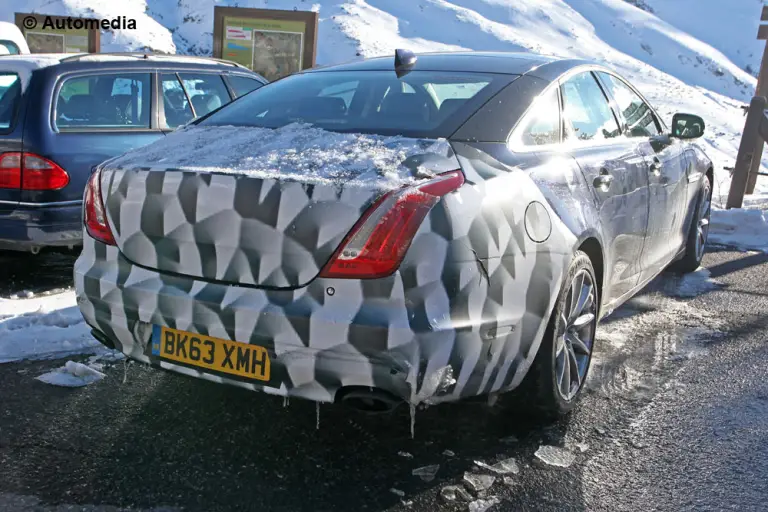 Jaguar XJ 2015 - Foto spia 04-02-2014 - 5