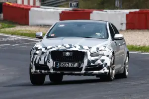 Jaguar XJ 2015 - Foto spia 25-07-2014