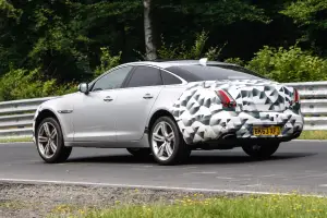 Jaguar XJ 2015 - Foto spia 25-07-2014