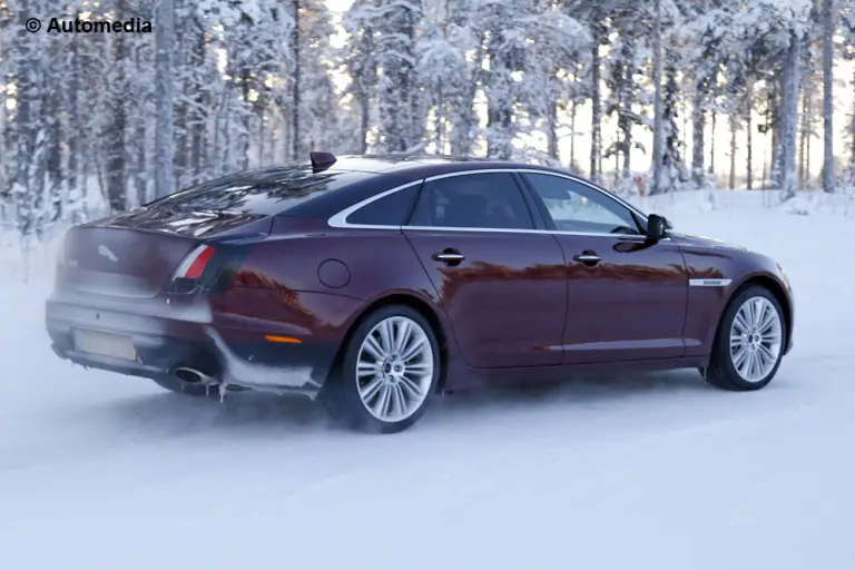 Jaguar XJ Facelift - foto spia - 4