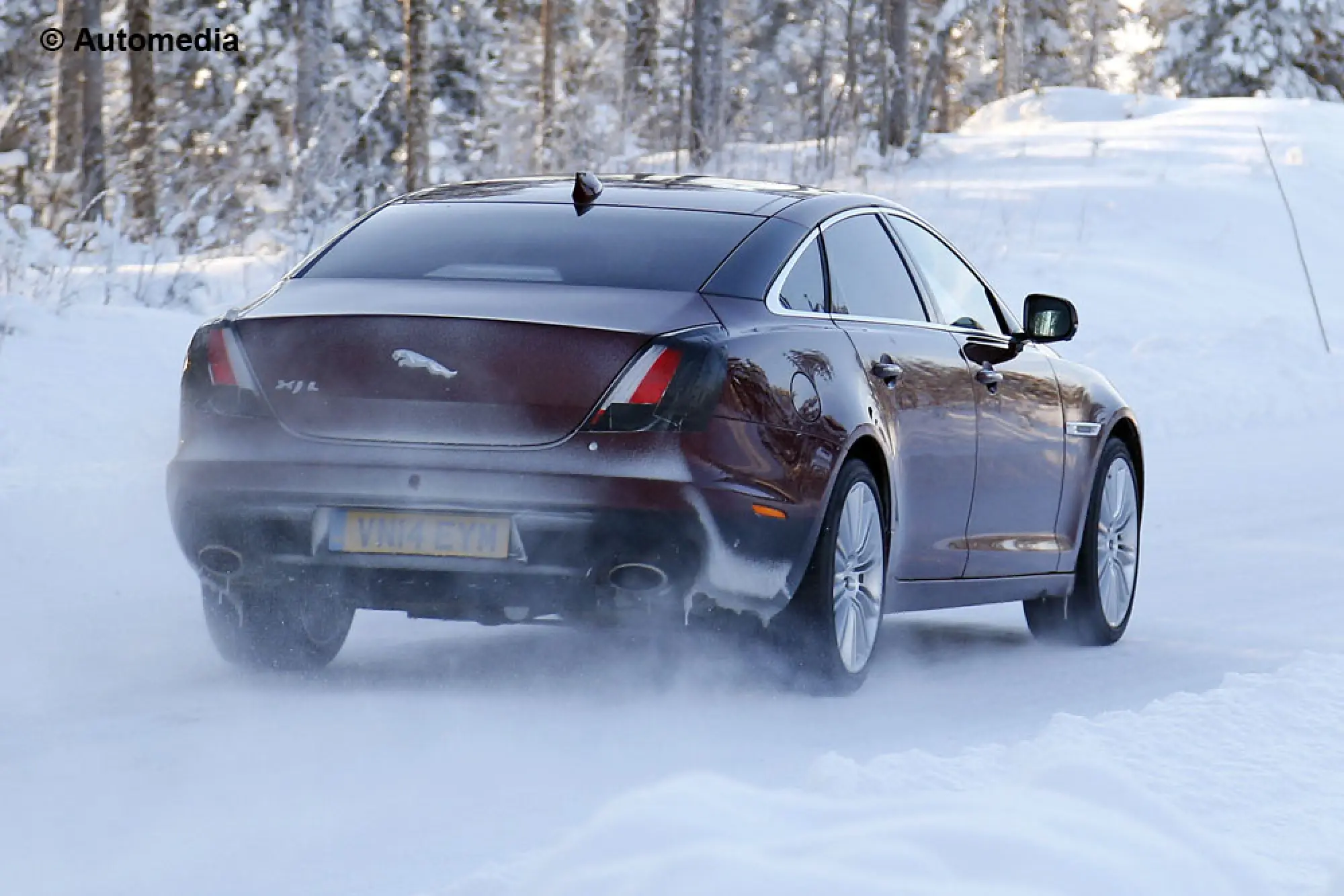 Jaguar XJ Facelift - foto spia - 5