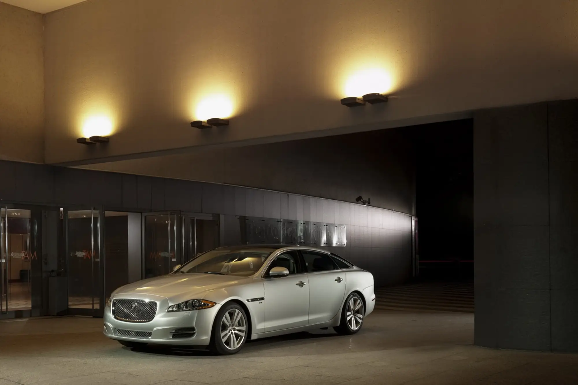 Jaguar XJ Model Year 2013 - 1