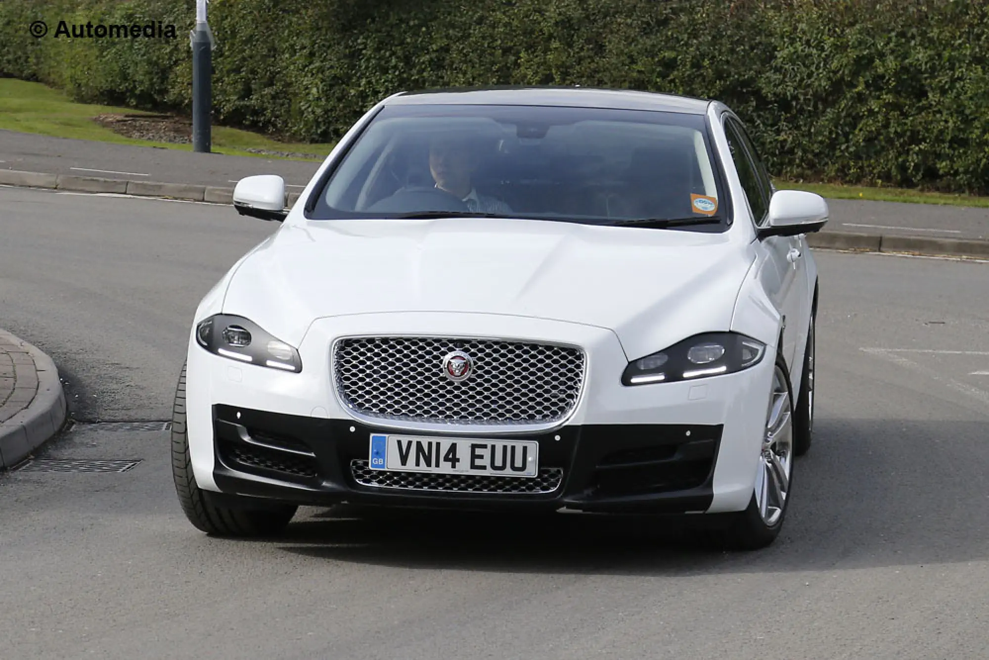 Jaguar XJ Restyling - foto spia (settembre 2014) - 1