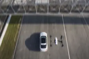 Jaguar XJ VS drone