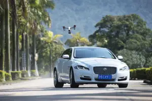 Jaguar XJ VS drone