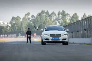 Jaguar XJ VS drone - 6