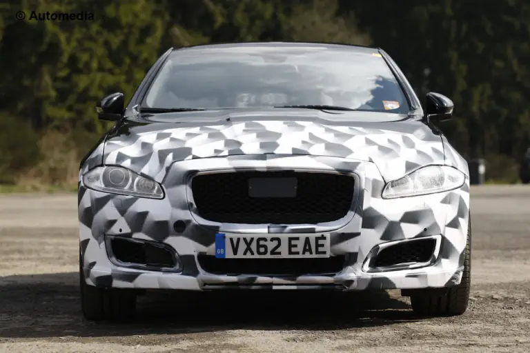 Jaguar XJR 2015 - Foto spia 01-04-2014 - 6