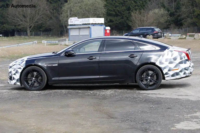 Jaguar XJR 2015 - Foto spia 01-04-2014 - 1