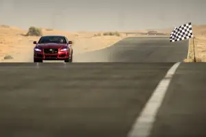 Jaguar XJR vs jet-man - 10