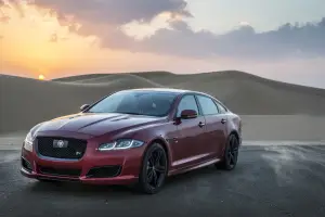 Jaguar XJR vs jet-man