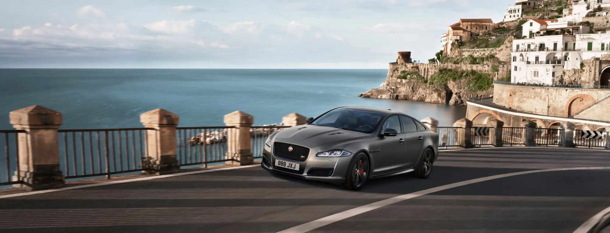 Jaguar XJR575 - 12