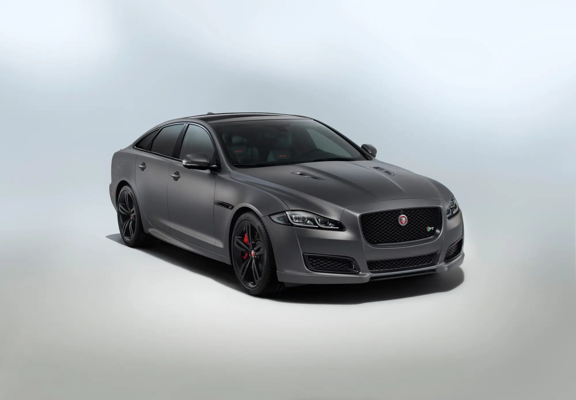 Jaguar XJR575 - 14