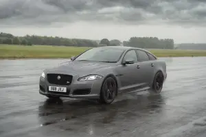 Jaguar XJR575