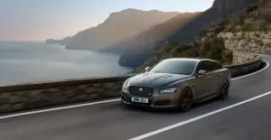 Jaguar XJR575 - 8