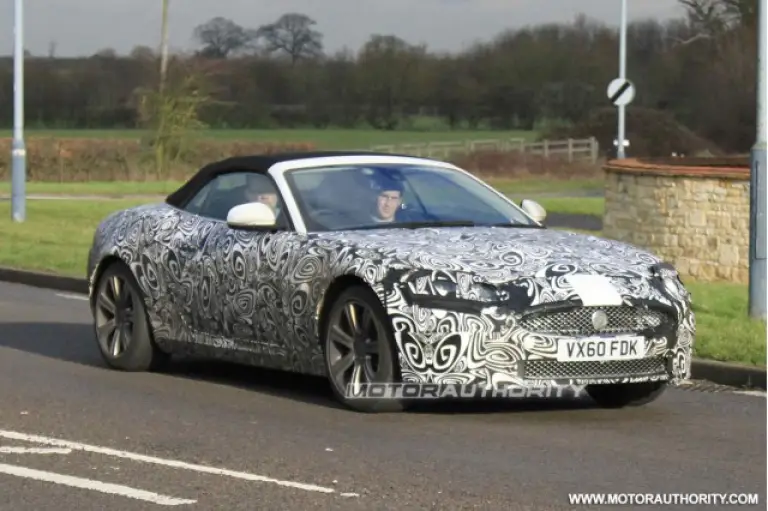 Jaguar XK Convertibile 2013 - Foto spia 21-01-2011 - 2