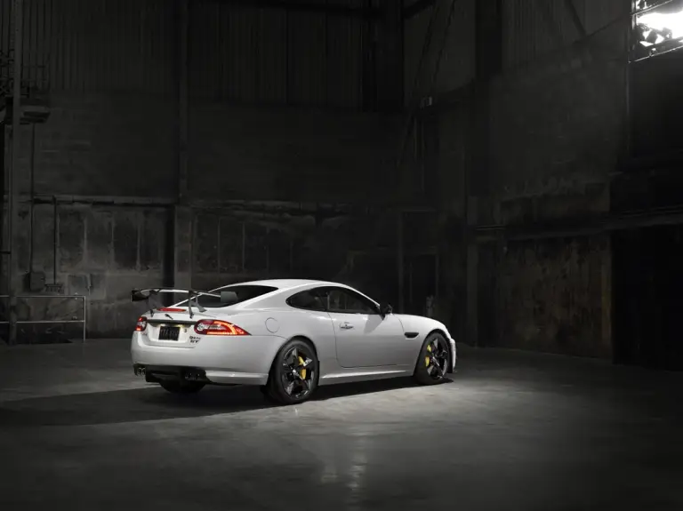 Jaguar XKR-S GT - 14