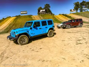 Jeep 4xe in fuoristrada