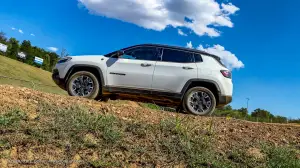 Jeep 4xe in fuoristrada