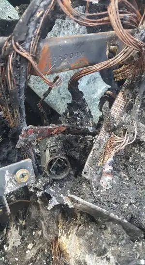 Jeep a fuoco a causa di una possibile esplosione della batteria del Samsung Galaxy Note 7 - 1