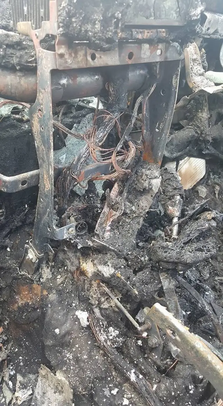 Jeep a fuoco a causa di una possibile esplosione della batteria del Samsung Galaxy Note 7 - 2