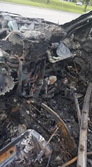 Jeep a fuoco a causa di una possibile esplosione della batteria del Samsung Galaxy Note 7 - 3