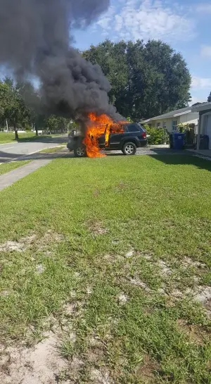 Jeep a fuoco a causa di una possibile esplosione della batteria del Samsung Galaxy Note 7