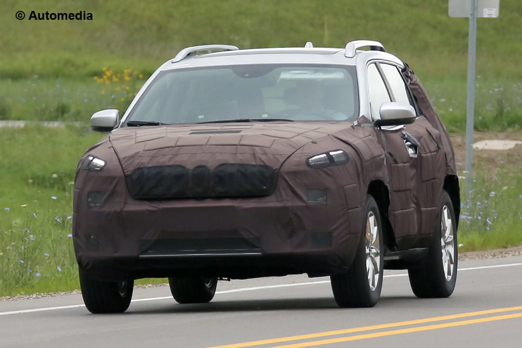 Jeep Cherokee 2017 - Foto spia 14-07-2015 - 1