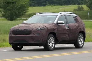 Jeep Cherokee 2017 - Foto spia 14-07-2015 - 2