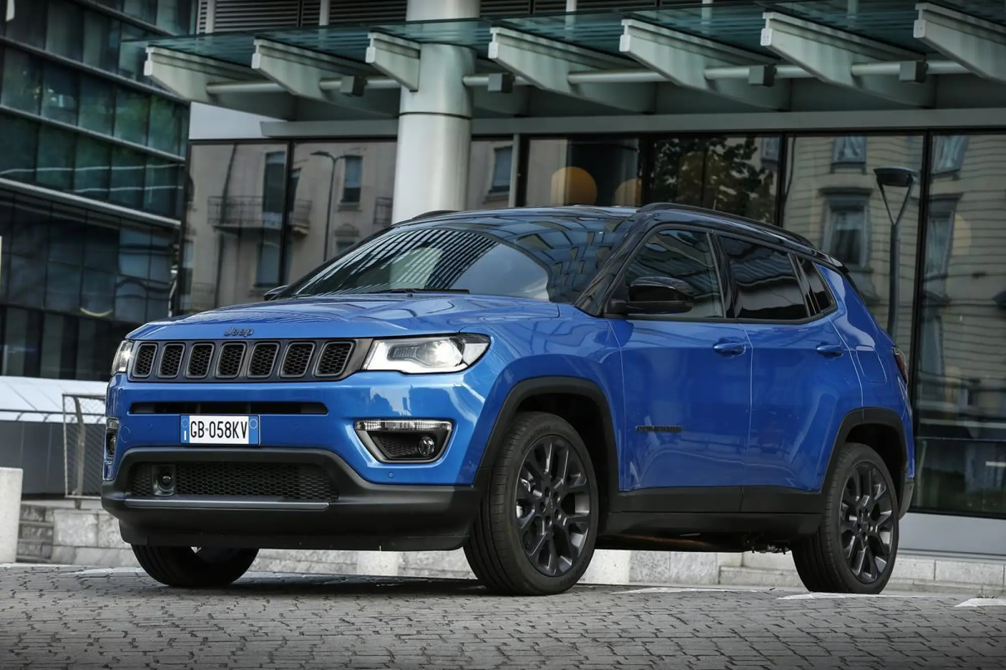 Jeep Compass 4xe e Renegade 4xe - 9