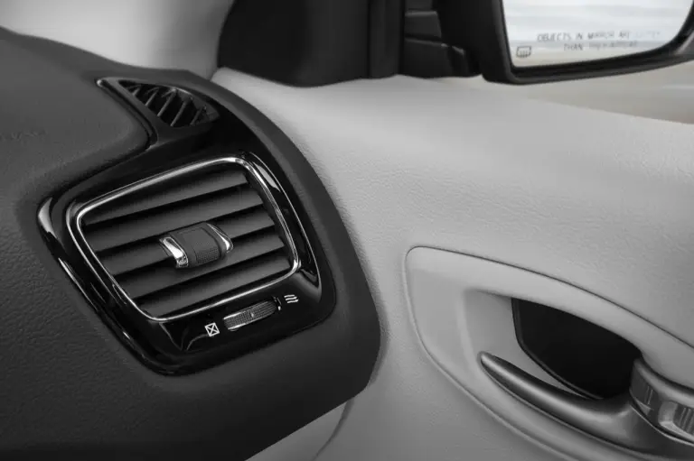 Jeep Compass MY 2017 - 37