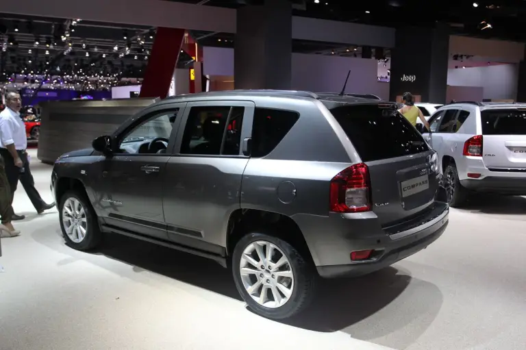 Jeep Compass Overland LIVE - Salone di Parigi 2012 - 4