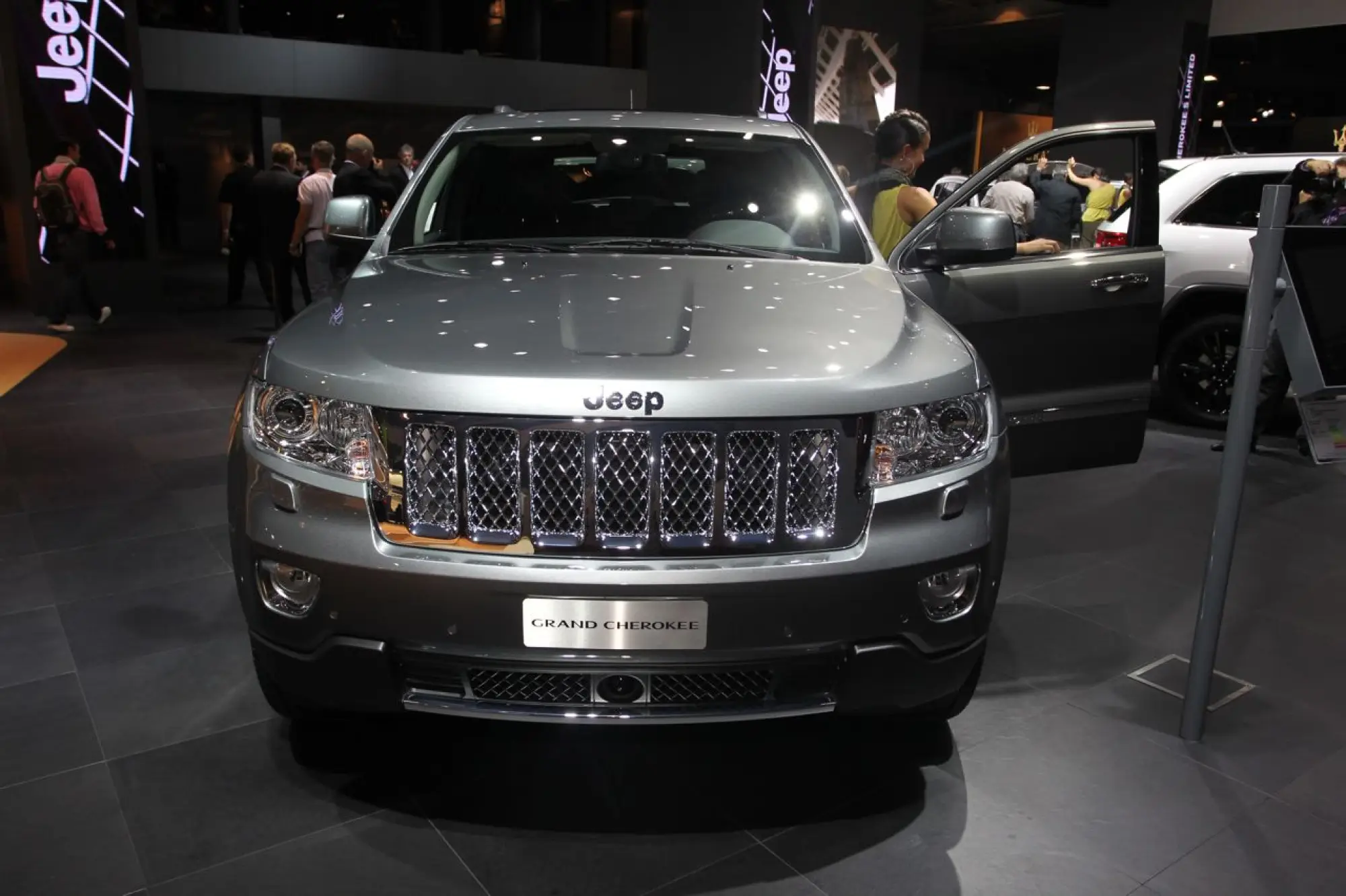 Jeep Grand Cheerokee Overland - Salone di Parigi 2012 - 1
