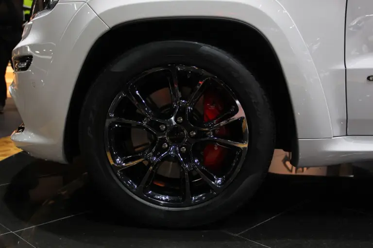 Jeep Grand Cheerokee SRT Limited Ed - Salone di Parigi 2012 - 4