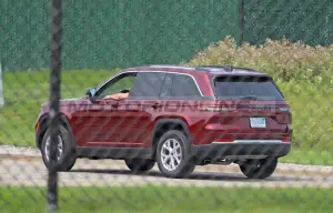 Jeep Grand Cherokee 2022 - Foto spia 13-08-2021