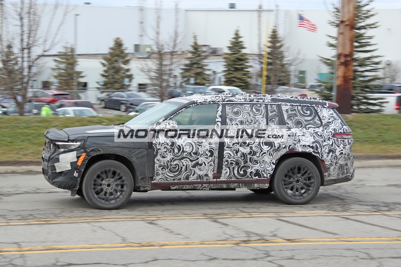 Jeep Grand Cherokee 7 posti - Foto spia 24-12-2020