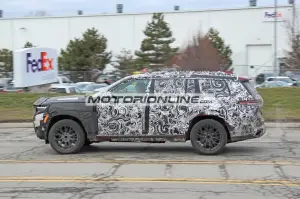 Jeep Grand Cherokee 7 posti - Foto spia 24-12-2020