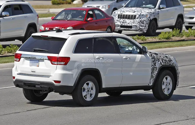 Jeep Grand Cherokee restyling foto spia luglio 2012 - 5