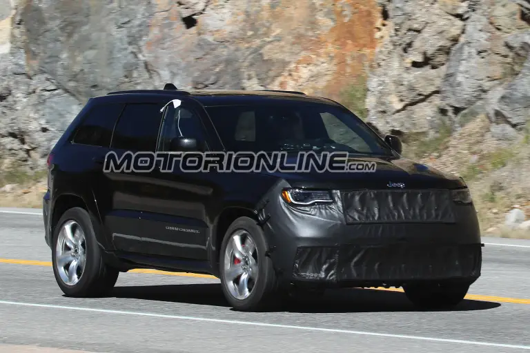 Jeep Grand Cherokee SRT Trackhawk 2018 (foto spia) - 2